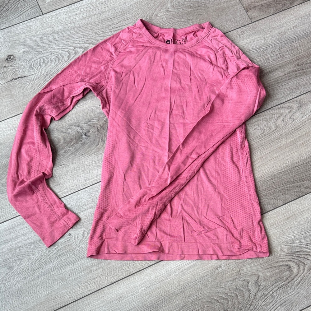 Figs under scrub pink seamless top